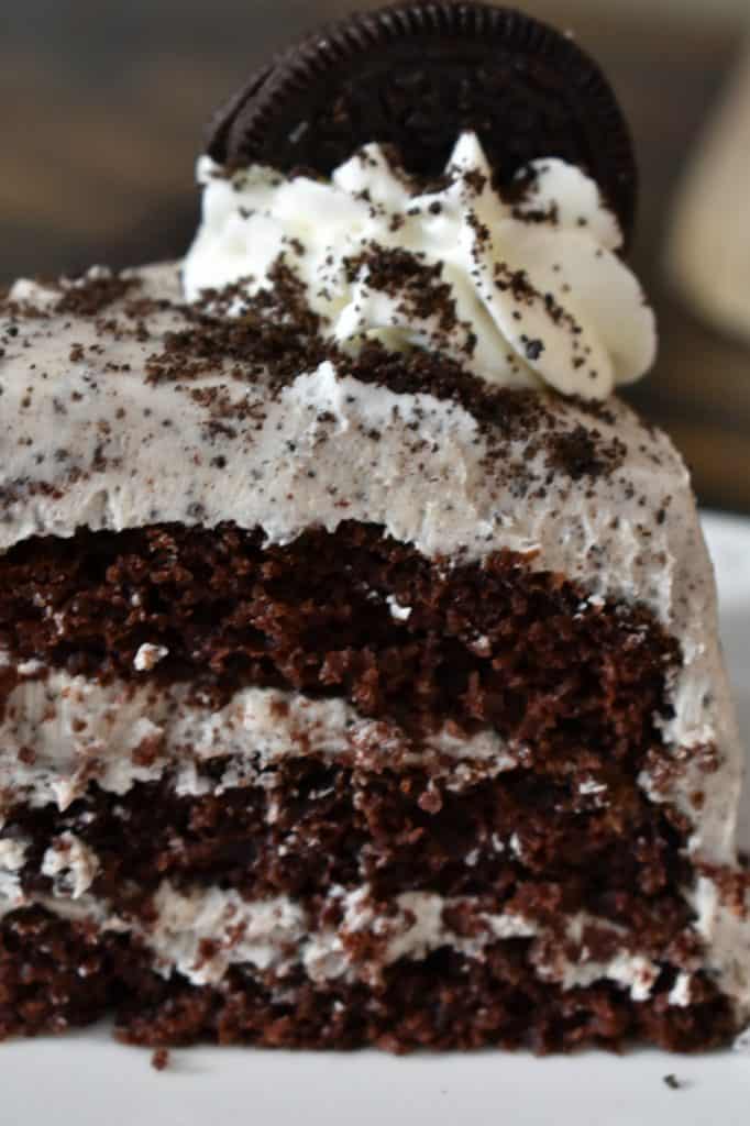 Cookies and Cream Cake Slice with Oreo