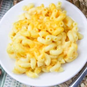 close up of copycat chick fil a mac and cheese on a white plate