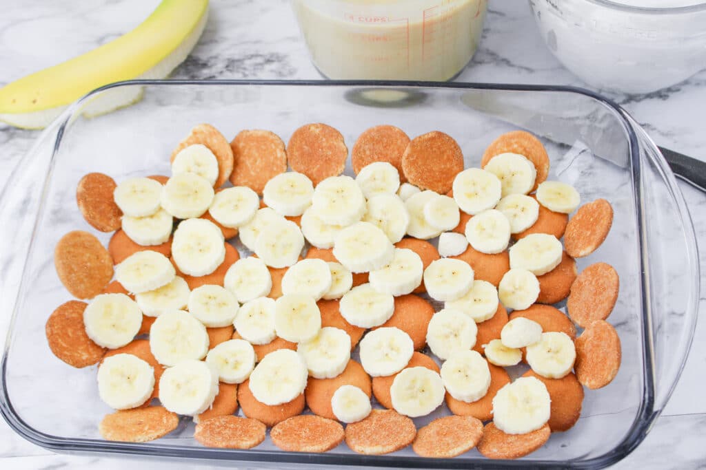 vanilla wafers and banana slices in a glass baking dish