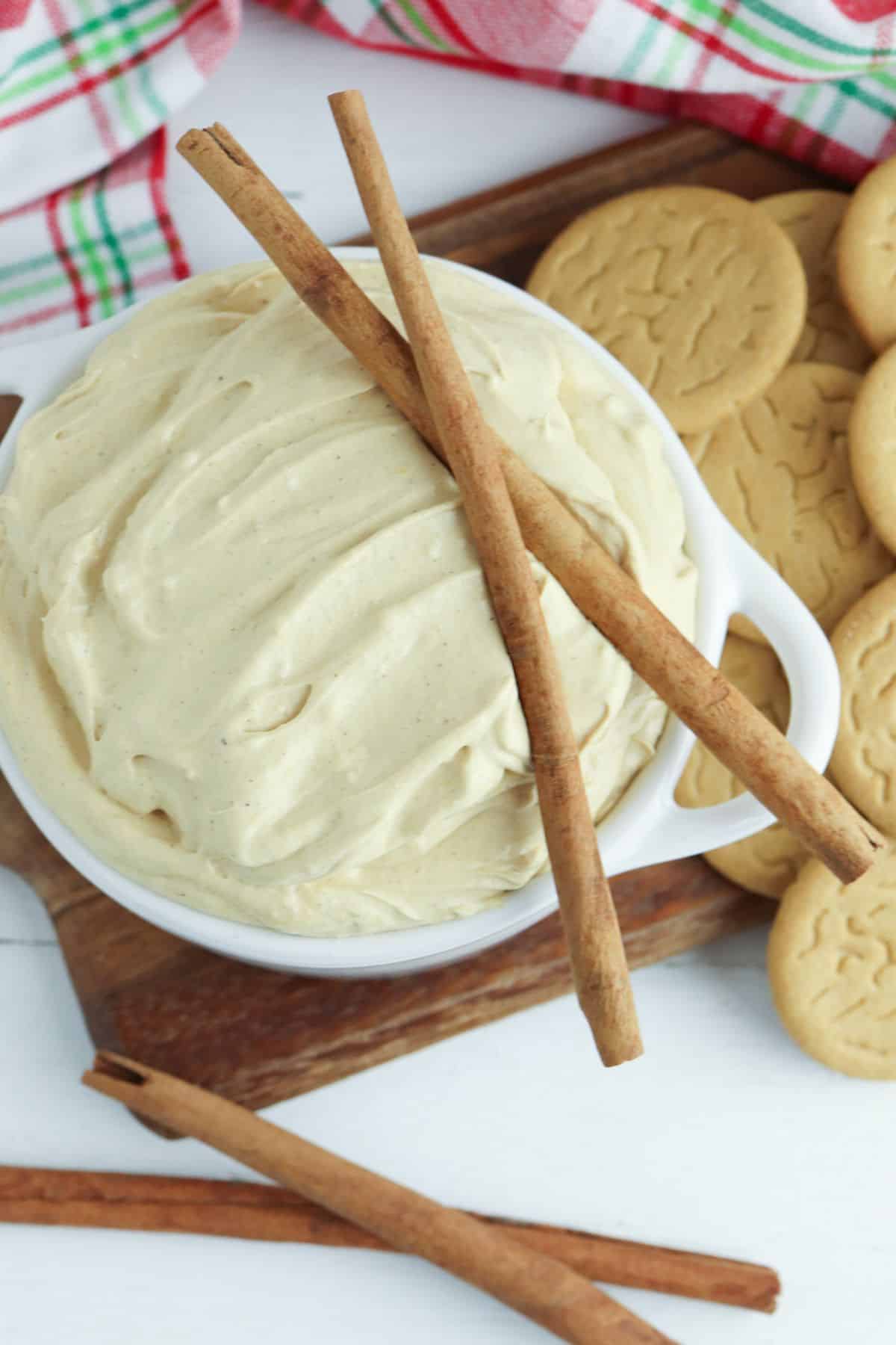 white bowl filled with gingerbread dip topped with cinnamon sticks
