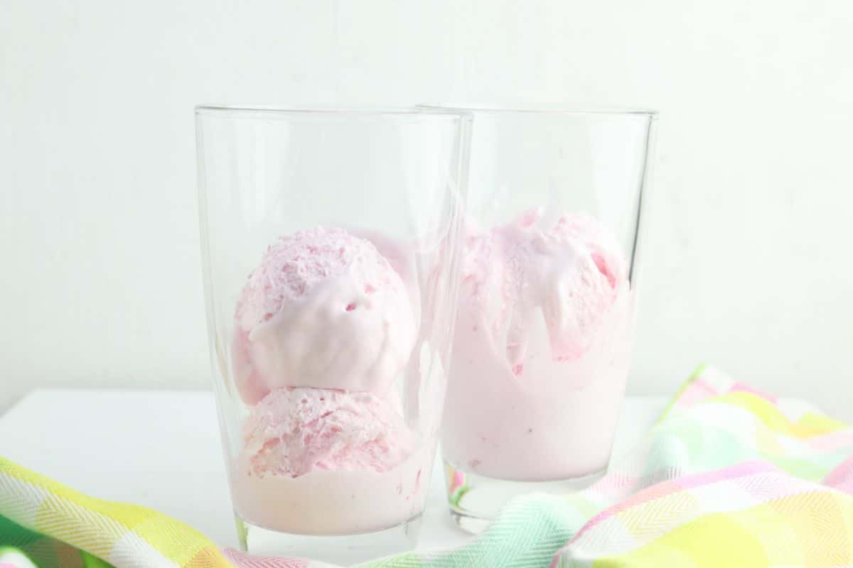 strawberry ice cream in two glasses on a white background