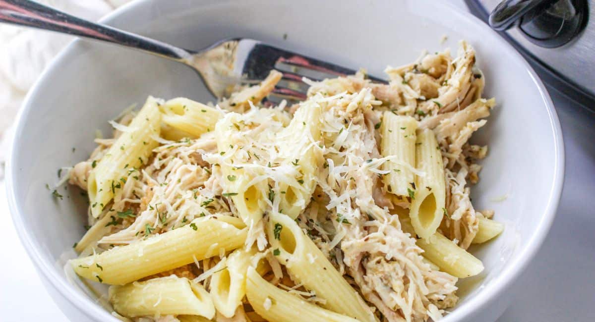 Crockpot Garlic Parmesan Chicken Pasta - Mama's On A Budget