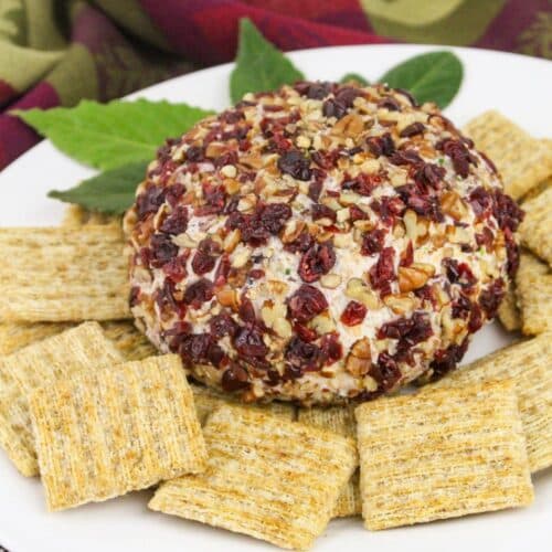 Cranberry Cheeseball with crackers