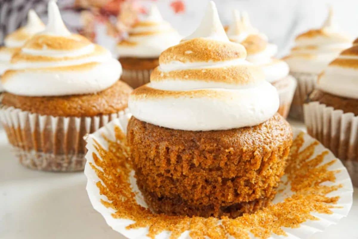 Gingersnap Pumpkin Cupcakes with Marshmallow Frosting